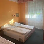 Πανσιόν Tifani Szallo 3*